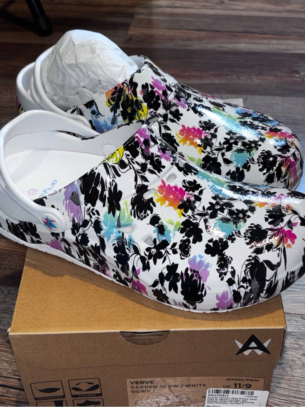 ANYWEAR Verve Nursing Shoes Clogs Women’s 11 Men 9 Slip Resistant Garden Glow